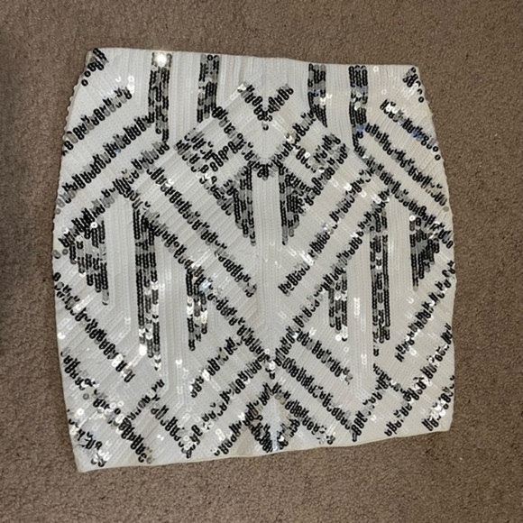 Express White Geometrical style sequin mini Skirt Size Small - Picture 6 of 7